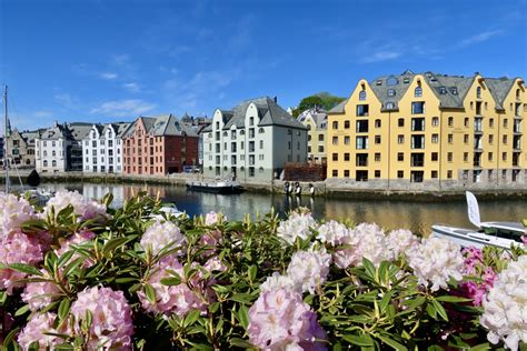 alesund norway population 2023|8 Hours in Ålesund the Most Beautiful Town in Norway near.